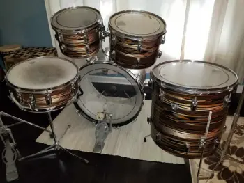 1968 Ludwig Standard 5-Piece in Gold Strata
