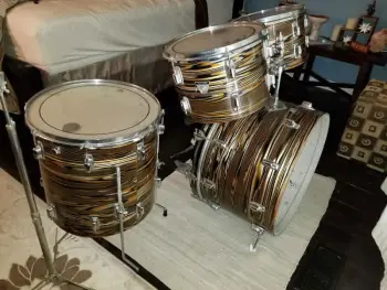 1968 Ludwig Standard 5-Piece in Gold Strata