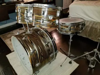 1968 Ludwig Standard 5-Piece in Gold Strata