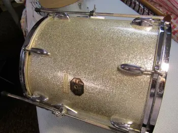Gretsch guys: Dean takes on rehab #2, a 70s era (?) Gretsch beater—HELP!