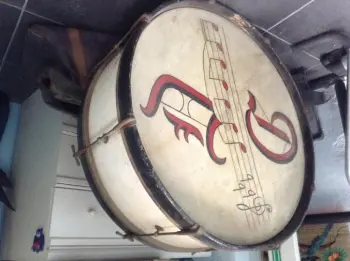 Vintage drums need a new home and I have no idea of worth