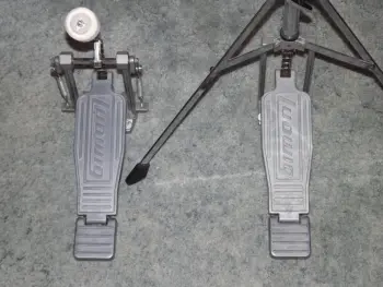 This is the Display Your Vintage Bass Pedal Thread