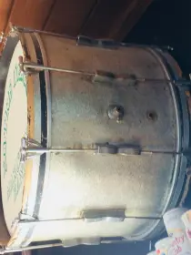 This is the display vintage drums in odd places thread.