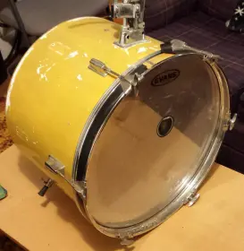 Help ID and info on an old bass drum