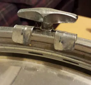 Help ID and info on an old bass drum