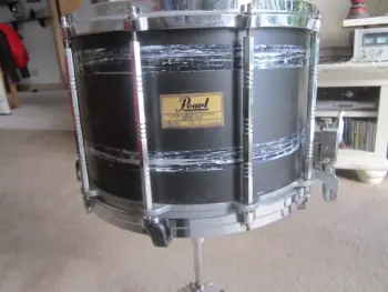Pearl killer free floating maple snare