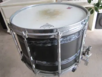 Pearl killer free floating maple snare