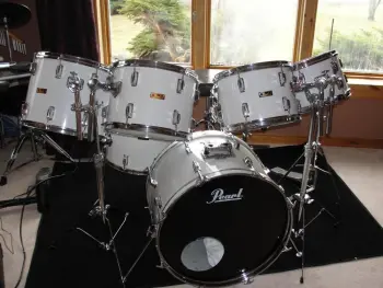 Trying to Identify Pearl kit