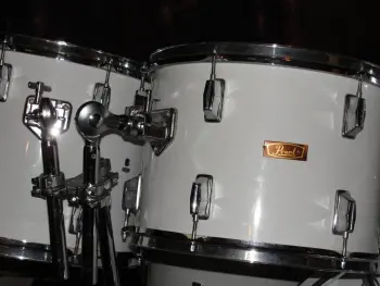 Trying to Identify Pearl kit