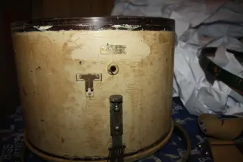 Ludwig badge on Parade drum.
