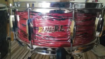 Help - Ludwig Gold Sparkle / Pearl - 60's?