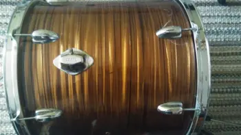 Help - Ludwig Gold Sparkle / Pearl - 60's?