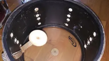 Help - Ludwig Gold Sparkle / Pearl - 60's?