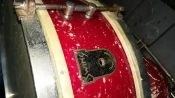 Man do I need help to identify this drum