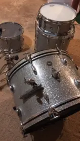 My 1st Gretsch Round Badge kit!
