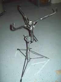 Can anyone ID these 2 snare stands?