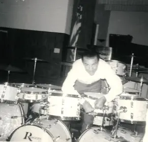 Gene Krupa playing a Dynasonic?
