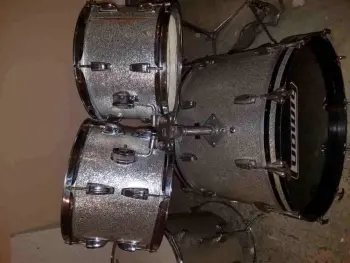 1960's Ludwig drum set - need help identifying and pricing.