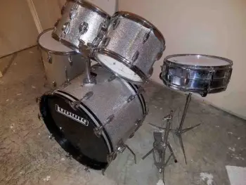 1960's Ludwig drum set - need help identifying and pricing.