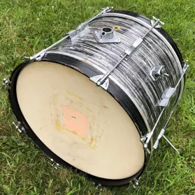 FOR SALE: Vintage 1960s Ludwig 20&quot; Club Date Bass Drum in Black Oyster Pearl