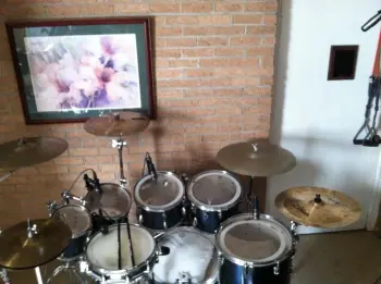 Does anyone know what type of drums these are?