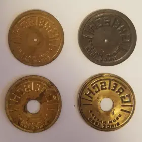 TRADE GRETSCH ROUND BADGES FOR SSBs