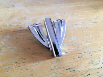 WTB: 10 Vintage LUDWIG Bass Drum Claws