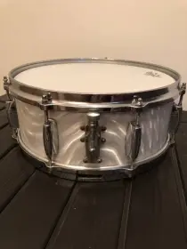 Nice Gretsch White Satin Flame Kit