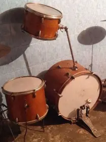 unusual Trowa drum kit