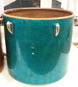unusual Trowa drum kit