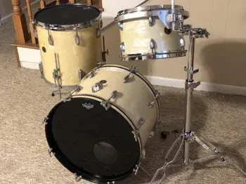 Vintage Gretsch?  What have I brought home?