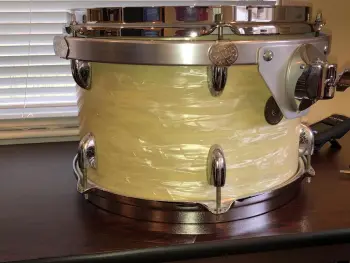 Vintage Gretsch?  What have I brought home?