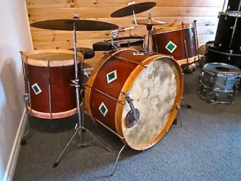 Kit Made of marching snares (as toms) and marching bass drum???