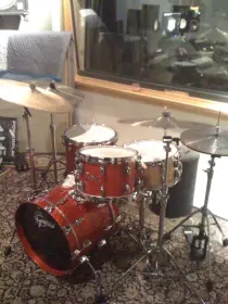 who make/made thoose particular Gretsch drums?