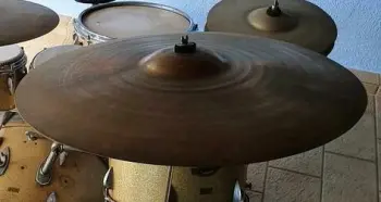 Mystery Cymbal, help needed.