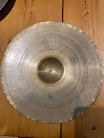 Help to id an old cymbal