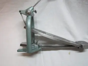 Help identifying 60's (?) Yamaha bass drum pedal
