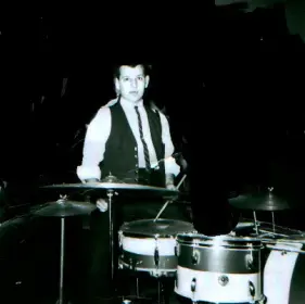 Gorgeous Kent drum kit (shell pack) on ebay