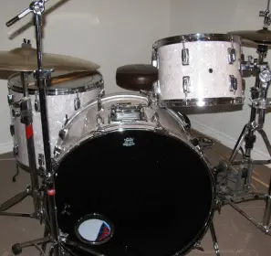 Help identifying an older Pearl kit.