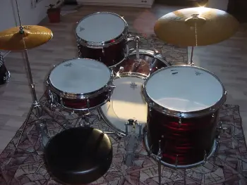 Sonor Teardrop in Red Pearl