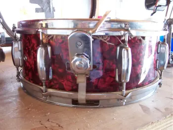 Can anyone identify these drums?