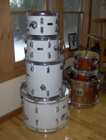 Vintage Pearl complete drum set