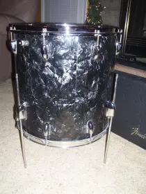 Help ID  Slingerland Floor tom BDP