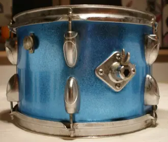 Please help me identify these Yamaha drums...!!!
