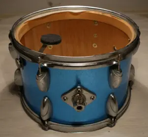 Please help me identify these Yamaha drums...!!!