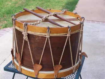What manufacture and age is this drum?
