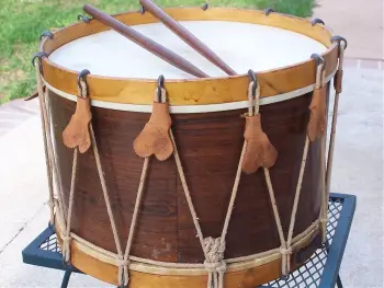 What manufacture and age is this drum?