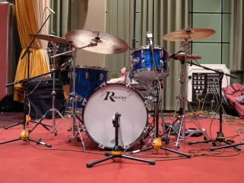It's the &quot;show off your Rogers drums&quot; thread!