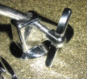Anyone know what a 1961 Slingerland Bass Drum leg bolt looks like?