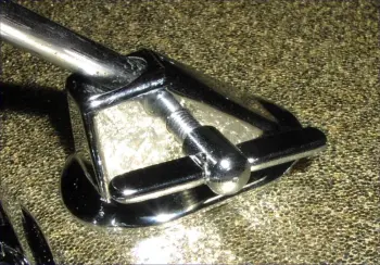 Anyone know what a 1961 Slingerland Bass Drum leg bolt looks like?